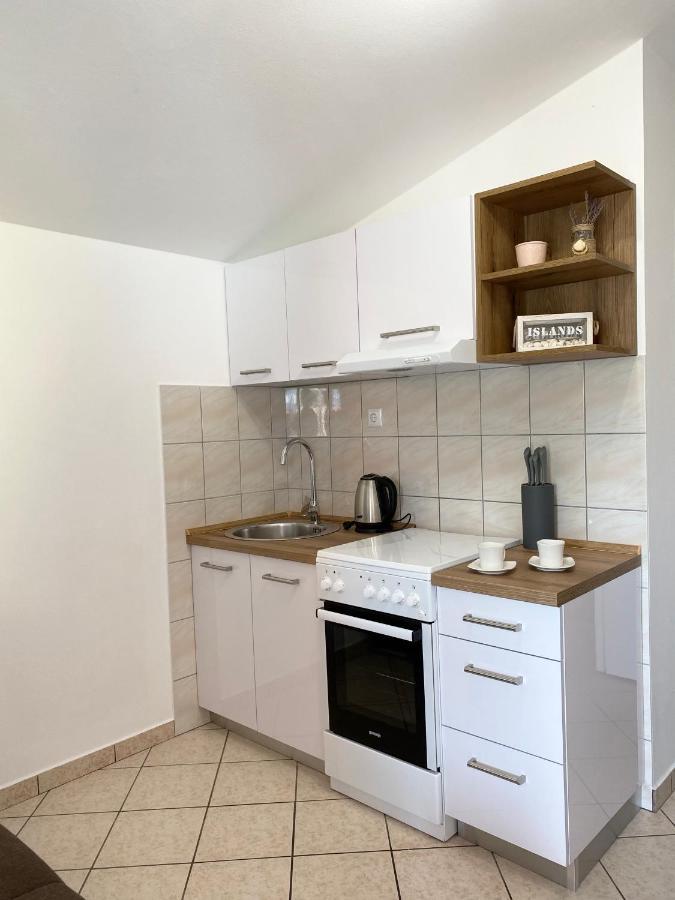 Apartments Lucmar Vir Luaran gambar